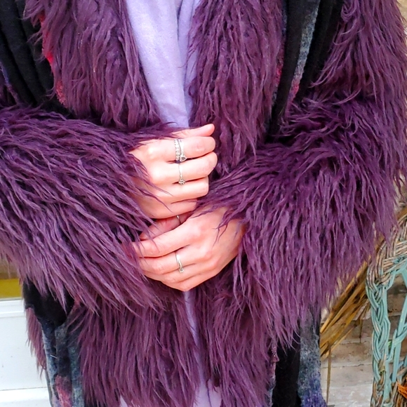π¦π Stunning rare faux fur jacket - Picture 3 of 10